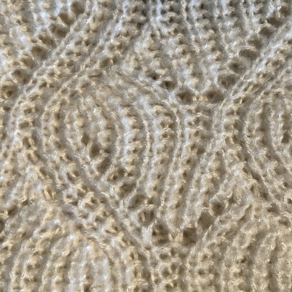 Suzy Shier Women’s Turtleneck Knit Sweater, Size M. - Picture 3 of 4